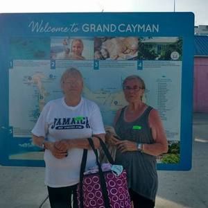 Meet your Posher, Deena